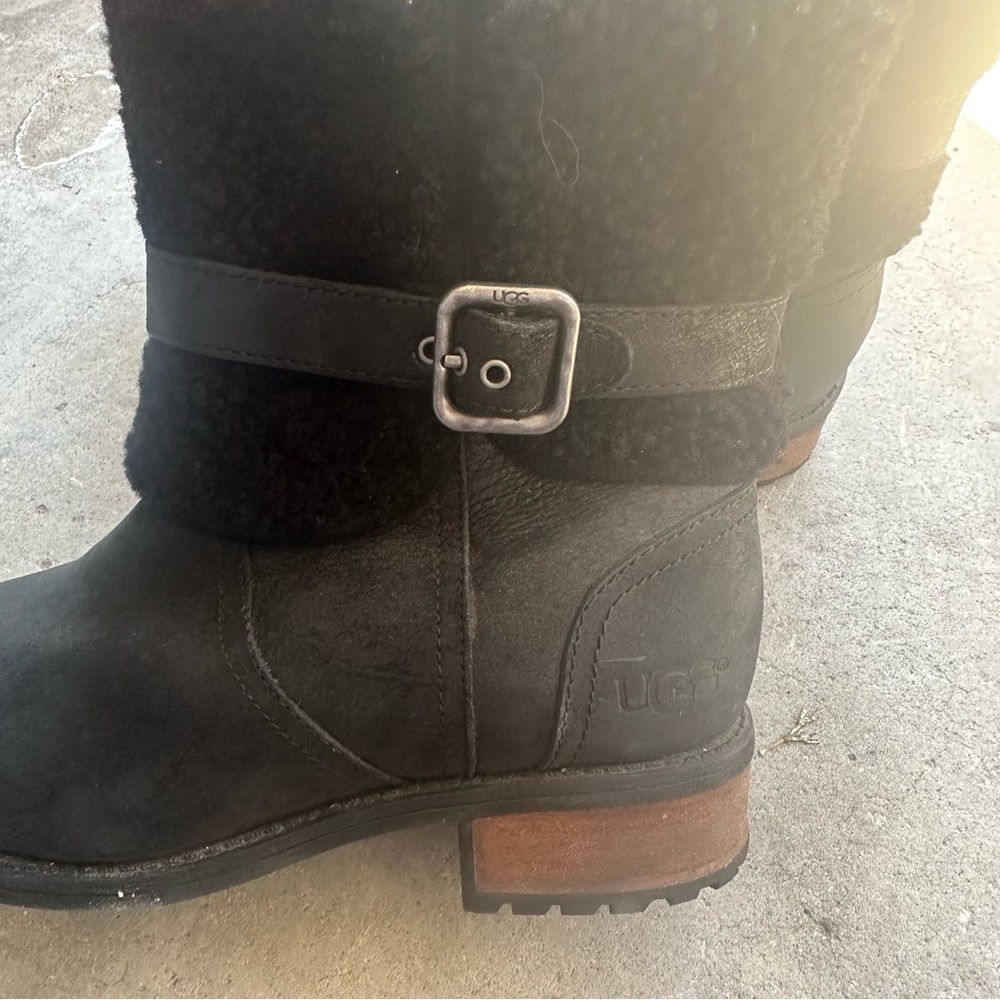 UGG Australia Blayre black leather shearling buckle moto boot womens 6.5 - Picture 6 of 8
